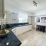 ヴィラ Casa Alvorada With Pool & 3 Bedrooms カルヴォエイロ